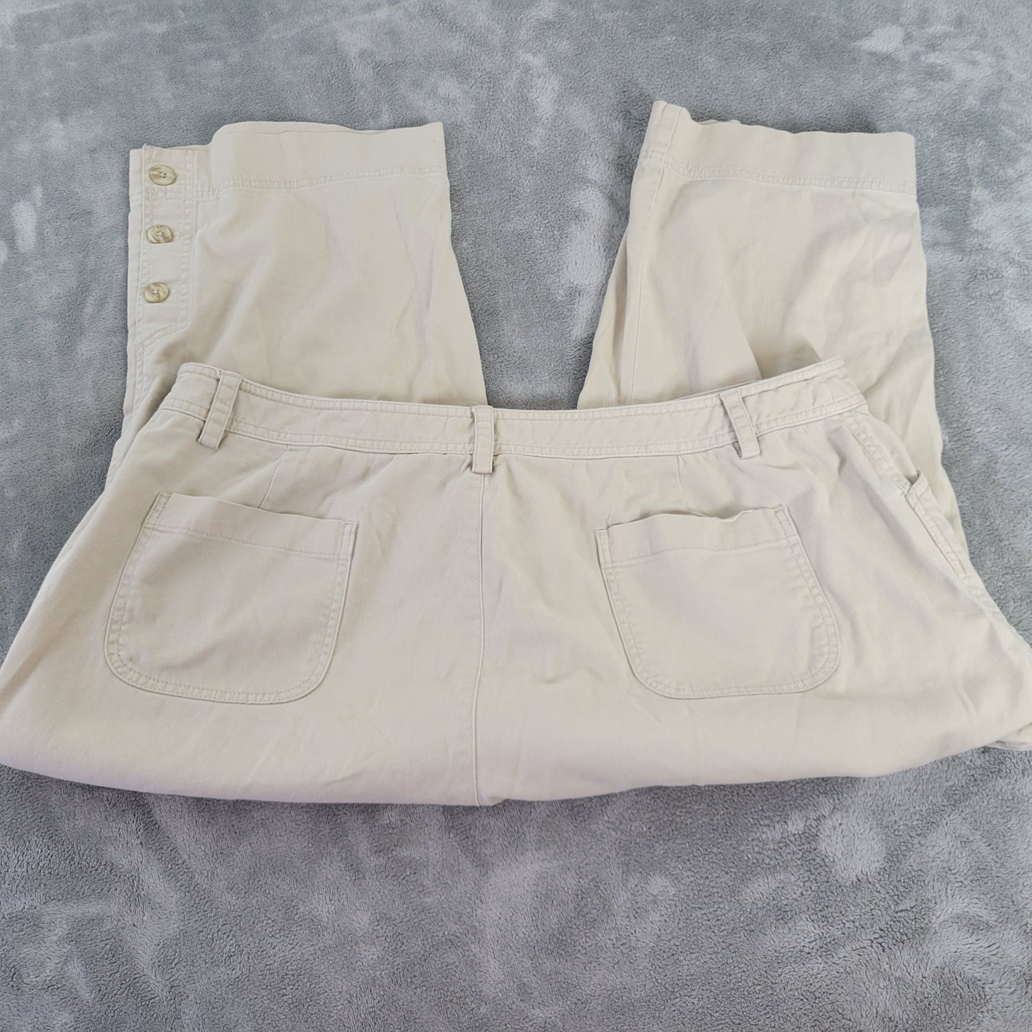 Charter Club Women's 18W Plus Size Beige Capri Pants Button Hem Stretch CAP6E