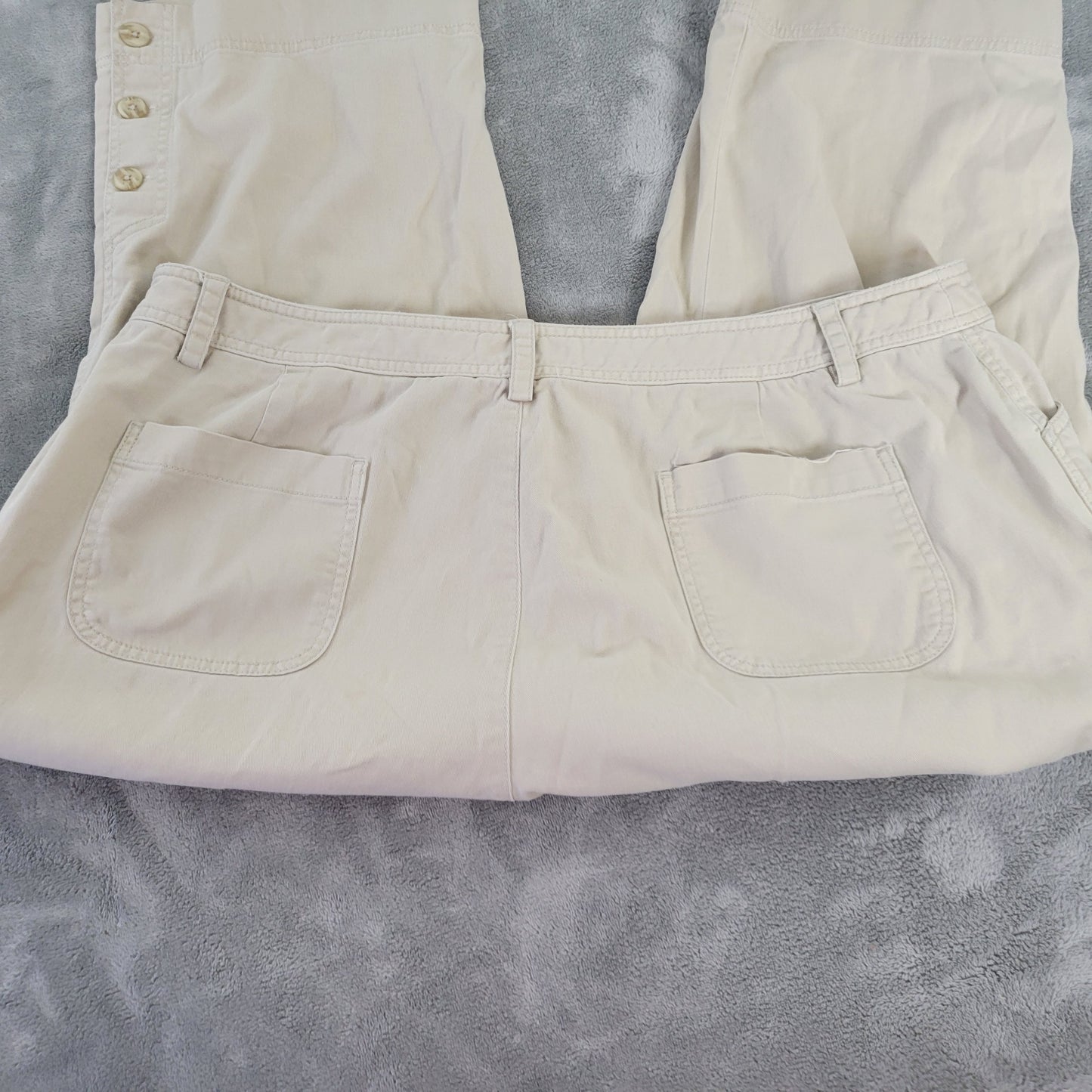 Charter Club Women's 18W Plus Size Beige Capri Pants Button Hem Stretch CAP6E
