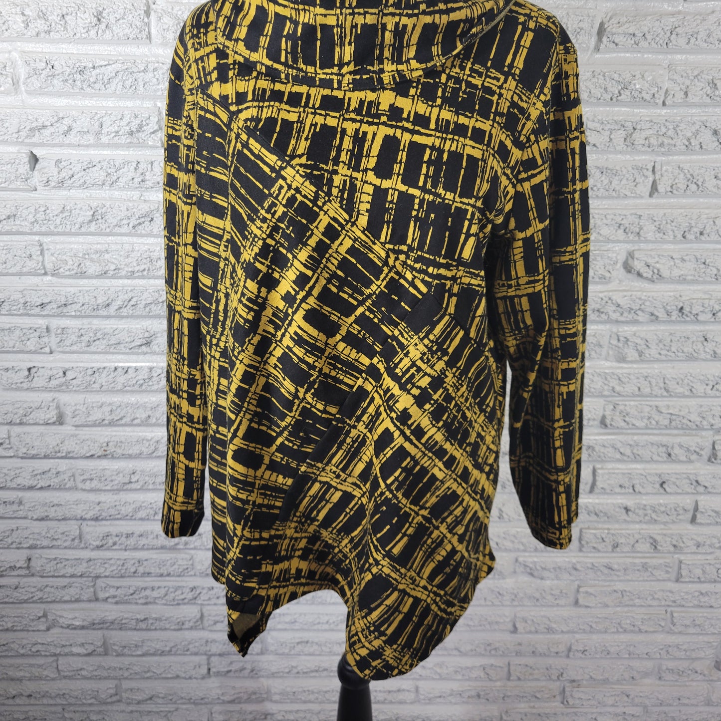 Attitudes by Renee 2X Women's Top Black Gold Geometric Turtleneck GEO248XE