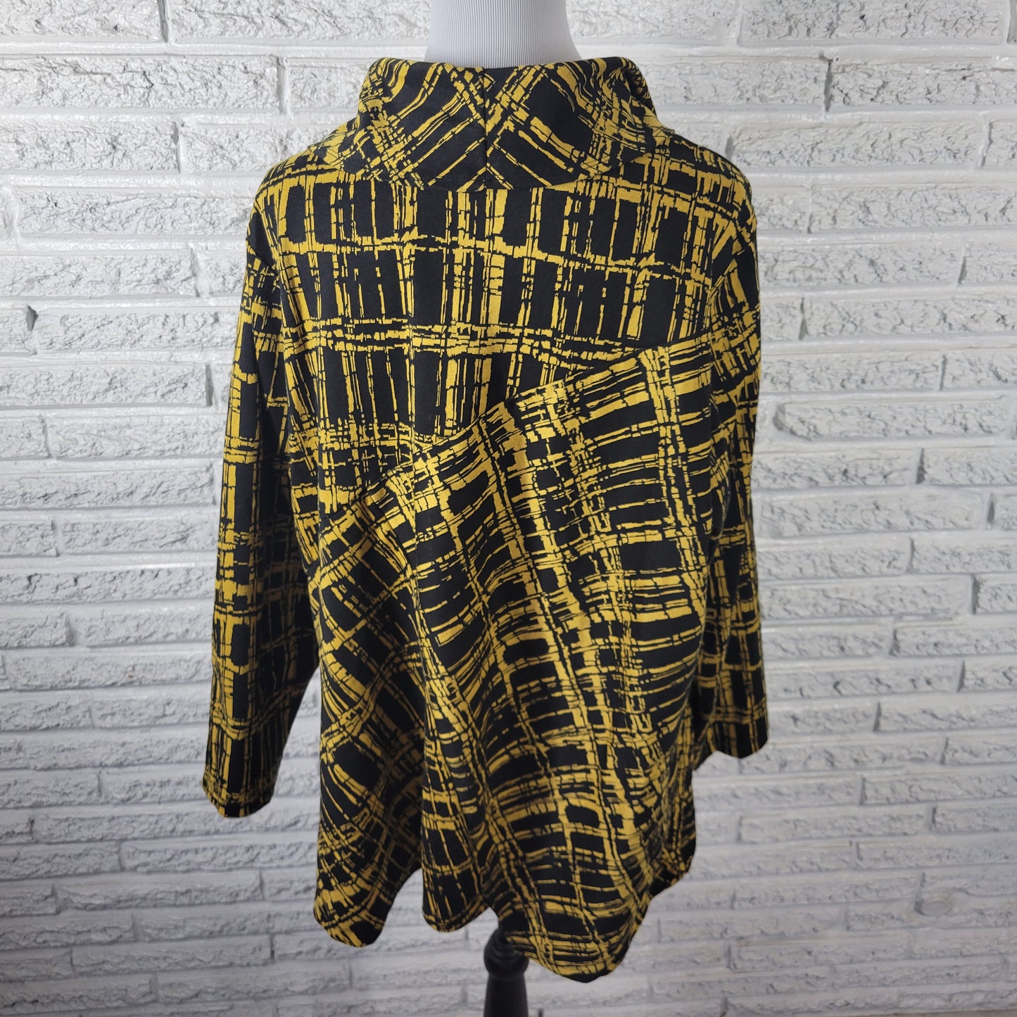 Attitudes by Renee 2X Women's Top Black Gold Geometric Turtleneck GEO248XE