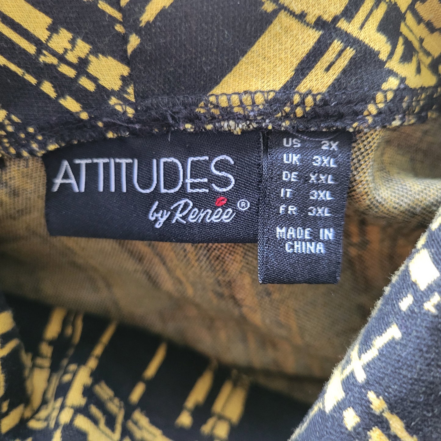 Attitudes by Renee 2X Women's Top Black Gold Geometric Turtleneck GEO248XE