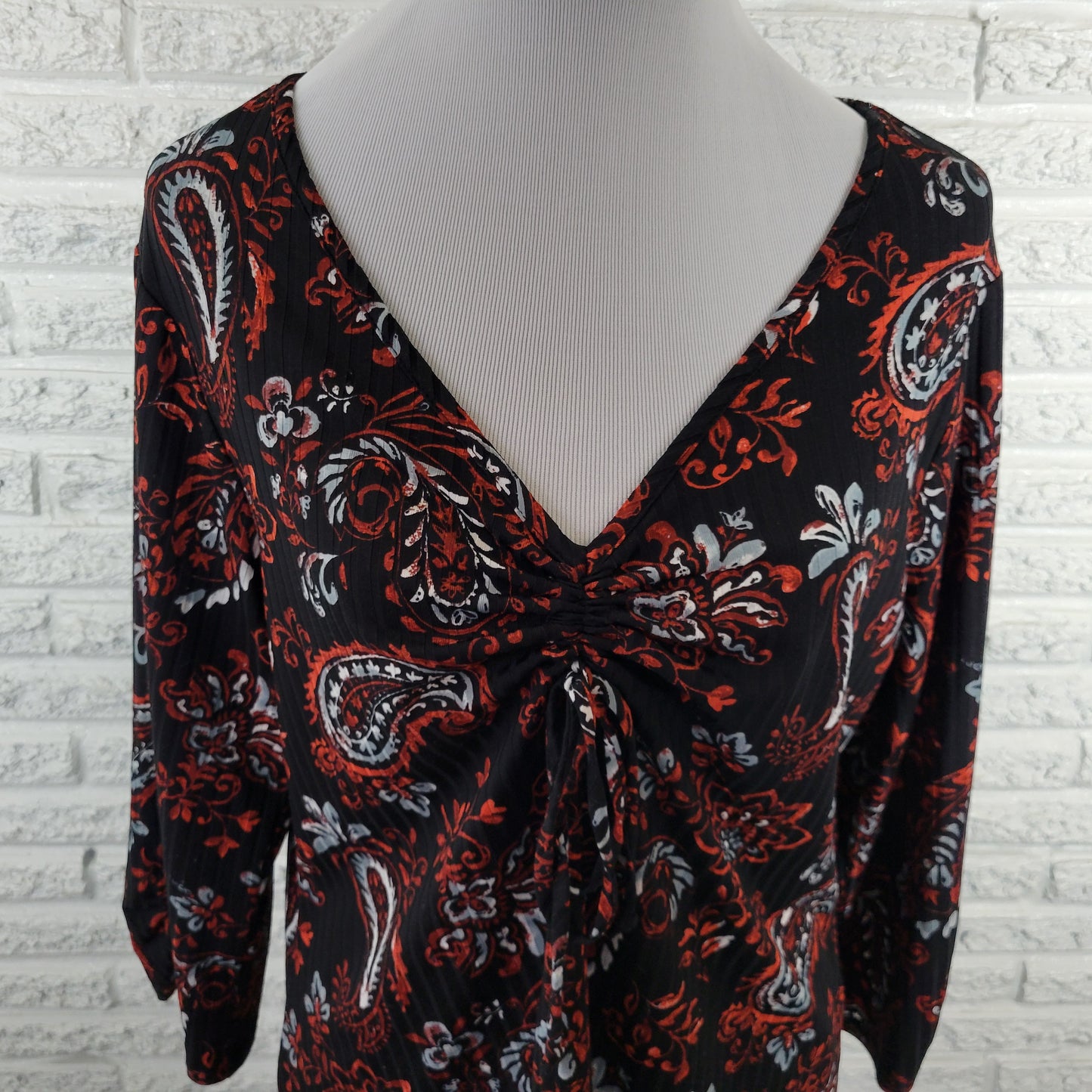 Sami & Jo 1X Black Red Paisley Blouse V-Neck 3/4 Sleeve Stretch Top PAI37XE