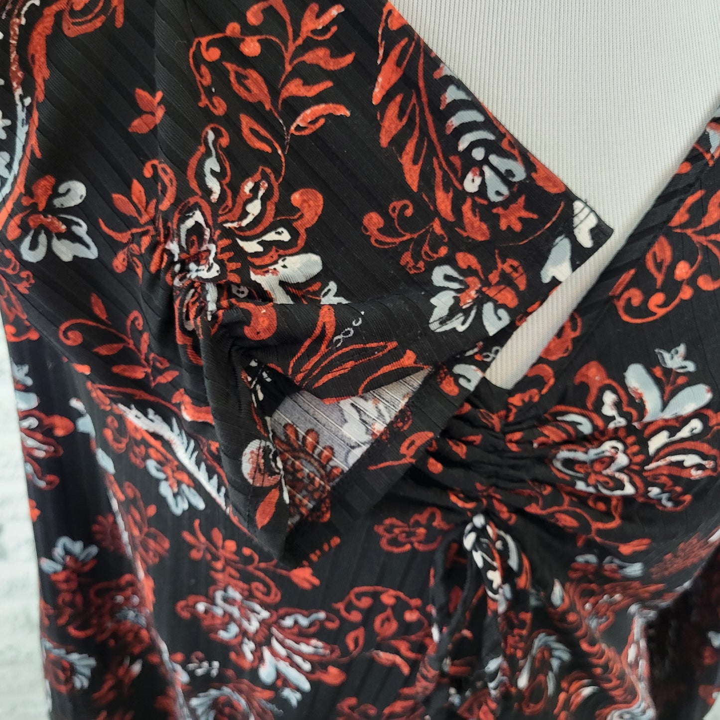 Sami & Jo 1X Black Red Paisley Blouse V-Neck 3/4 Sleeve Stretch Top PAI37XE