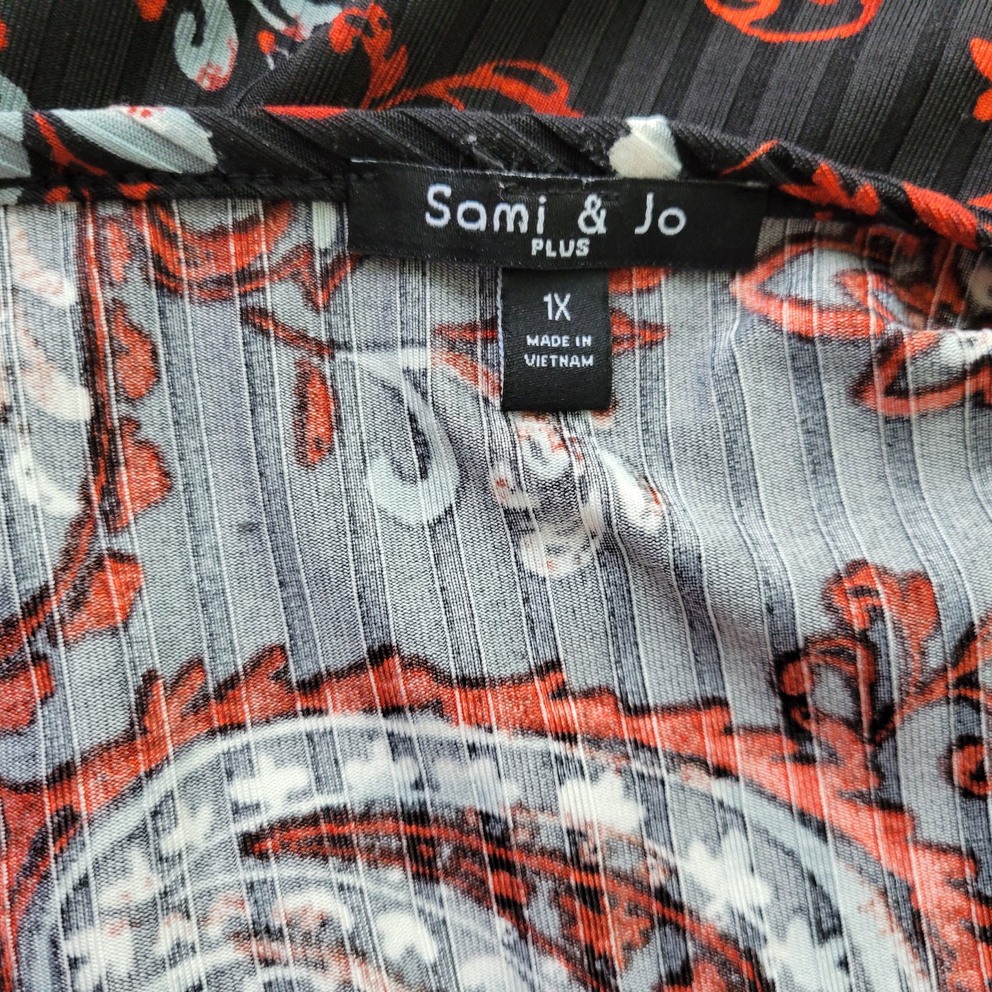 Sami & Jo 1X Black Red Paisley Blouse V-Neck 3/4 Sleeve Stretch Top PAI37XE