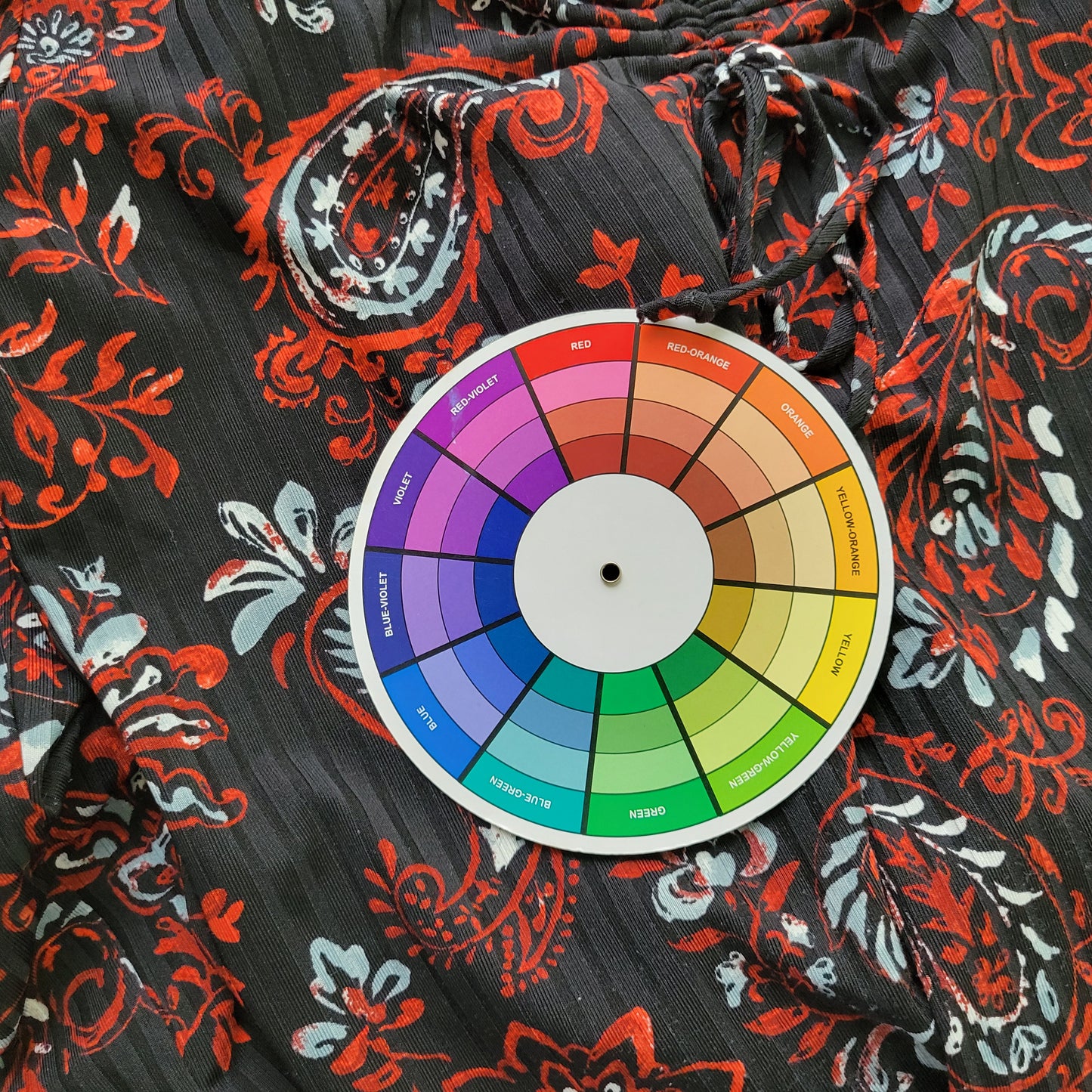 Sami & Jo 1X Black Red Paisley Blouse V-Neck 3/4 Sleeve Stretch Top PAI37XE