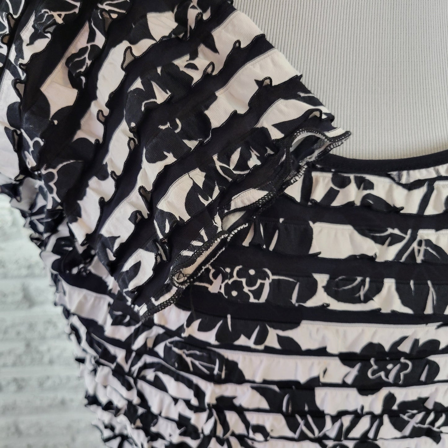 Investments II 2X Black White Floral Top Mesh Tiered Ruffle 3/4 Sleeve FLO172E