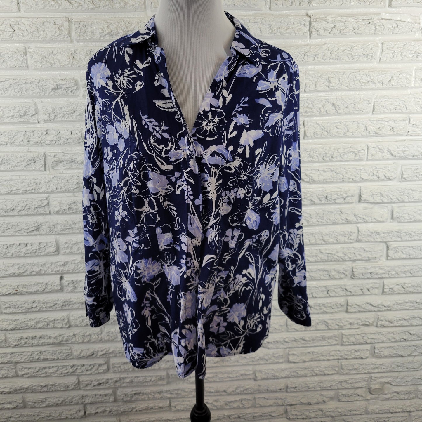 Croft & Barrow XL Blue White Floral Button Up Top Long Sleeve FLO265E