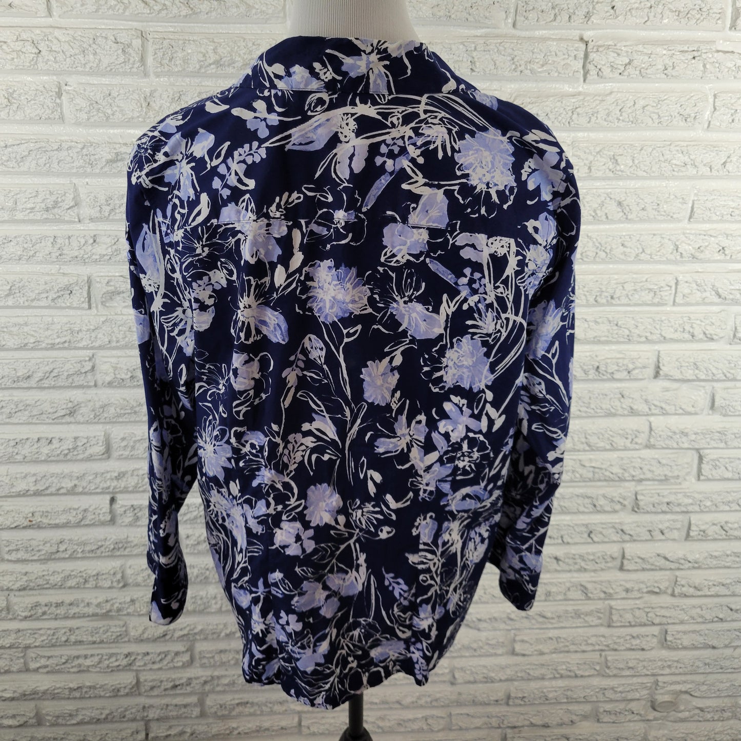 Croft & Barrow XL Blue White Floral Button Up Top Long Sleeve FLO265E