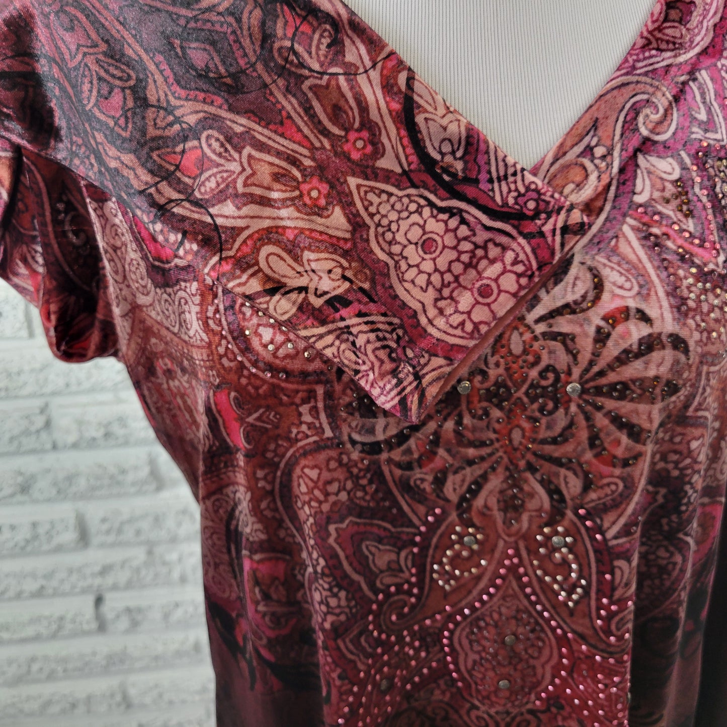 Christopher & Banks XL Burgundy Velour Paisley Geometric Rhinestone Top GEO290E