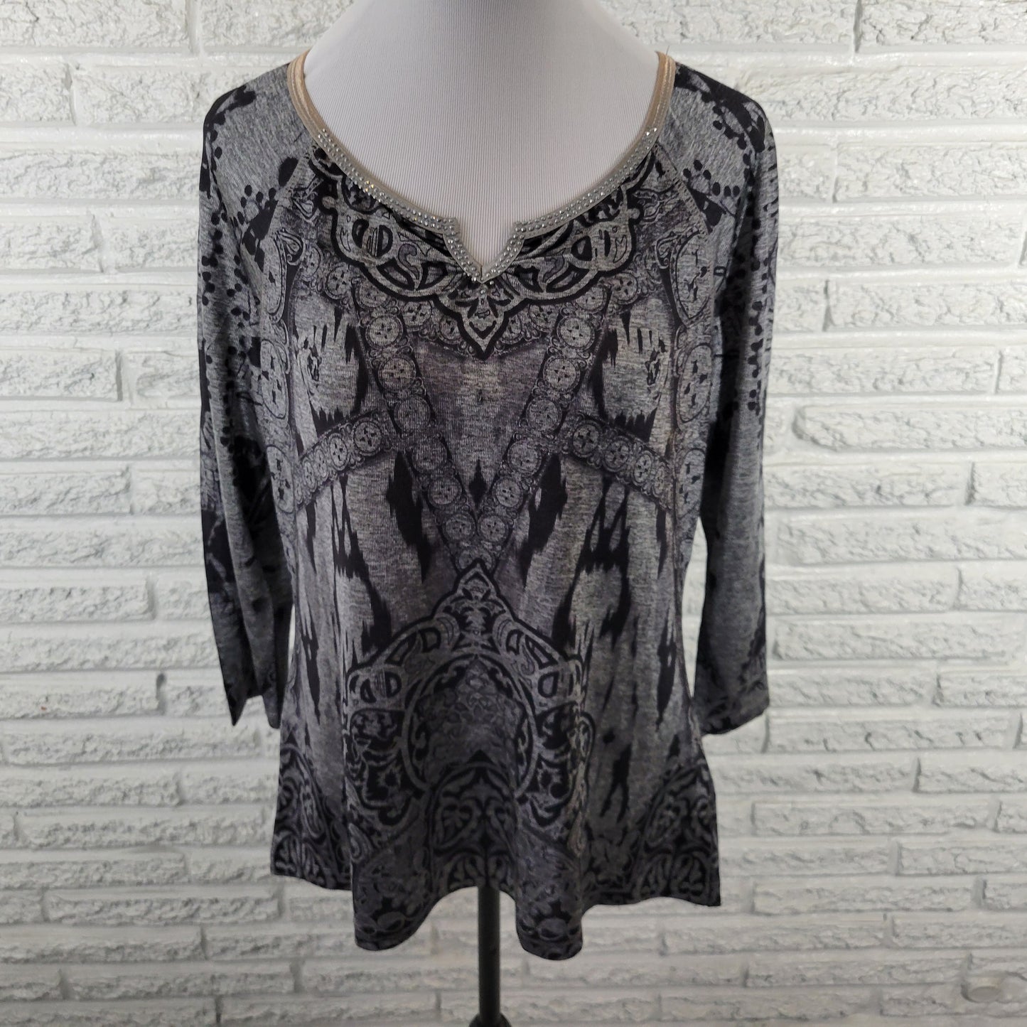 One World Live Let Live PXL Gray Geometric Studded V-Neck 3/4 Sleeve GEO292E