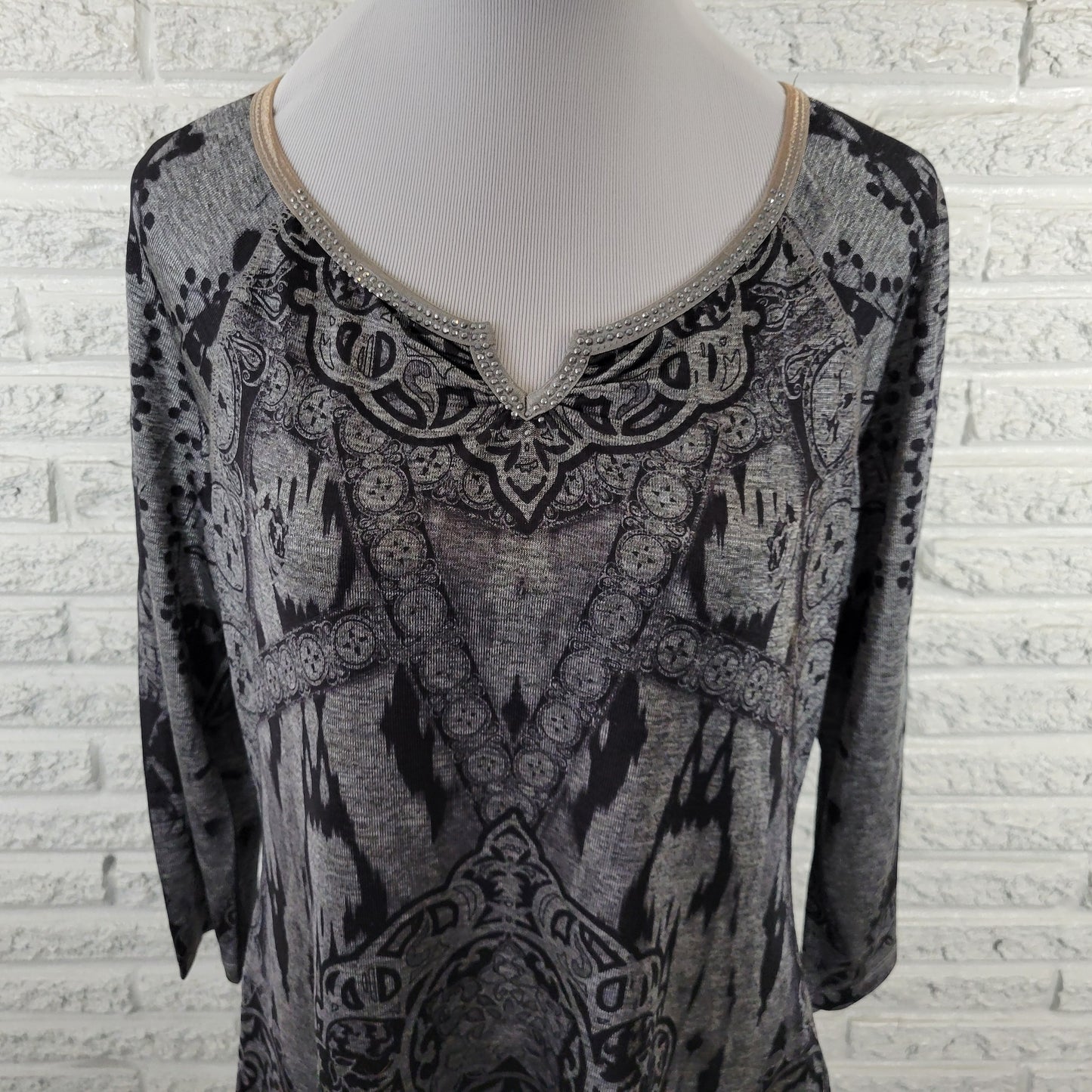 One World Live Let Live PXL Gray Geometric Studded V-Neck 3/4 Sleeve GEO292E