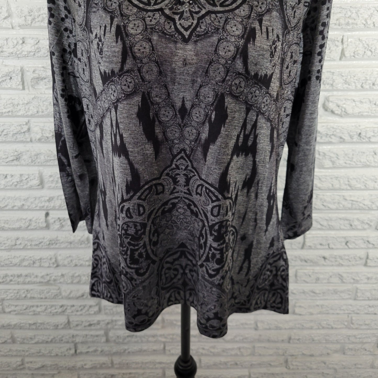 One World Live Let Live PXL Gray Geometric Studded V-Neck 3/4 Sleeve GEO292E