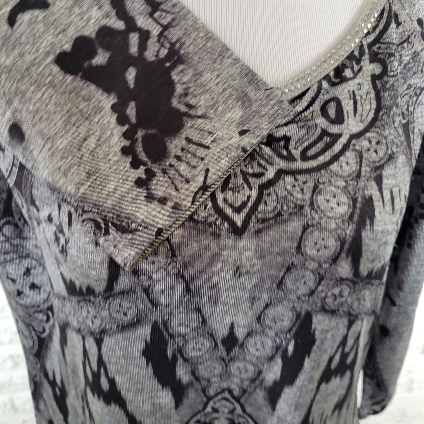 One World Live Let Live PXL Gray Geometric Studded V-Neck 3/4 Sleeve GEO292E