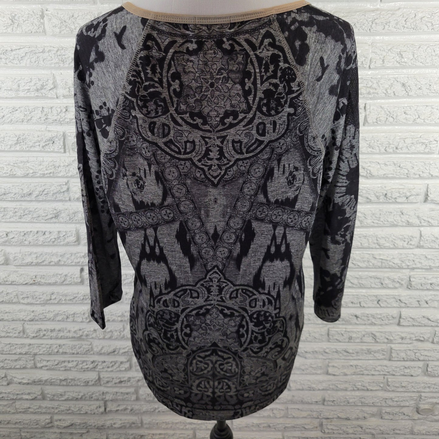 One World Live Let Live PXL Gray Geometric Studded V-Neck 3/4 Sleeve GEO292E