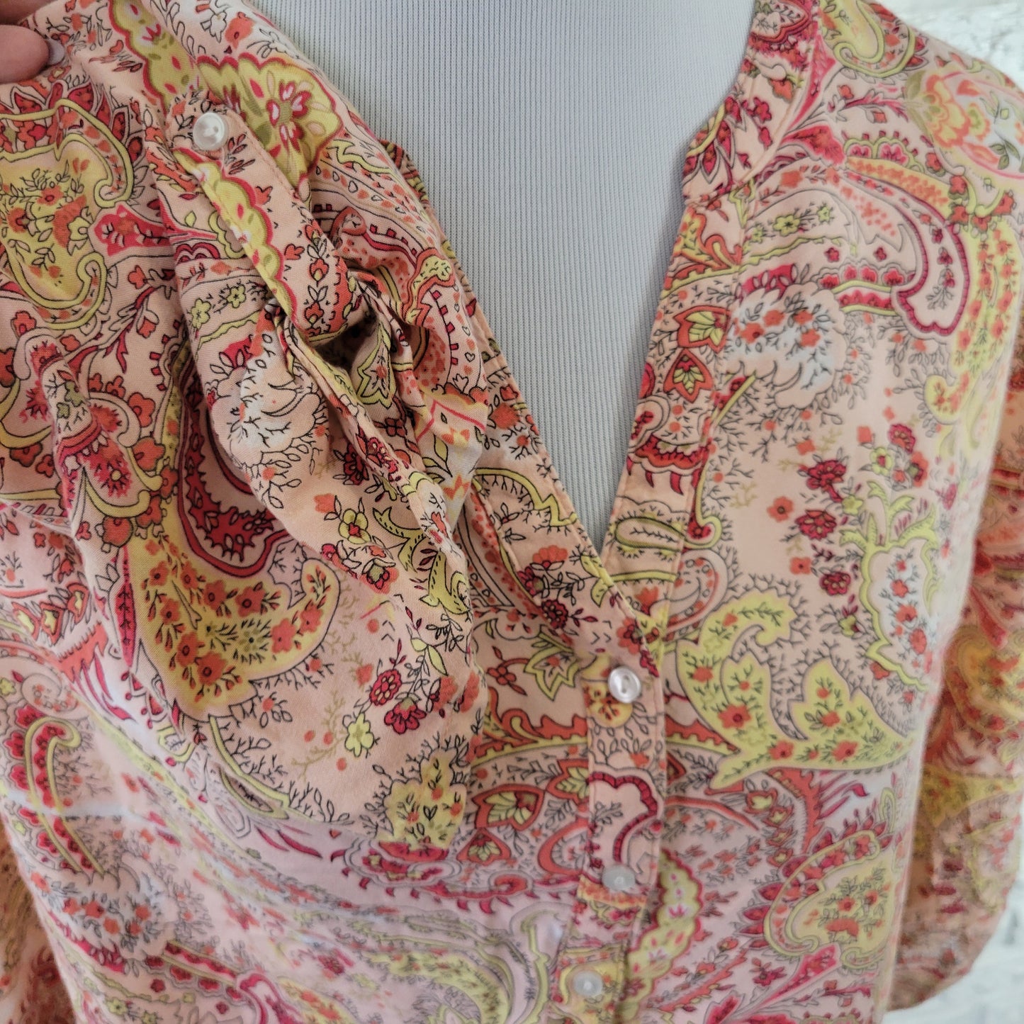 Basic Editions XXL Plus Women's Top Pink Yellow Paisley V-Neck Roll Tab PAI29E