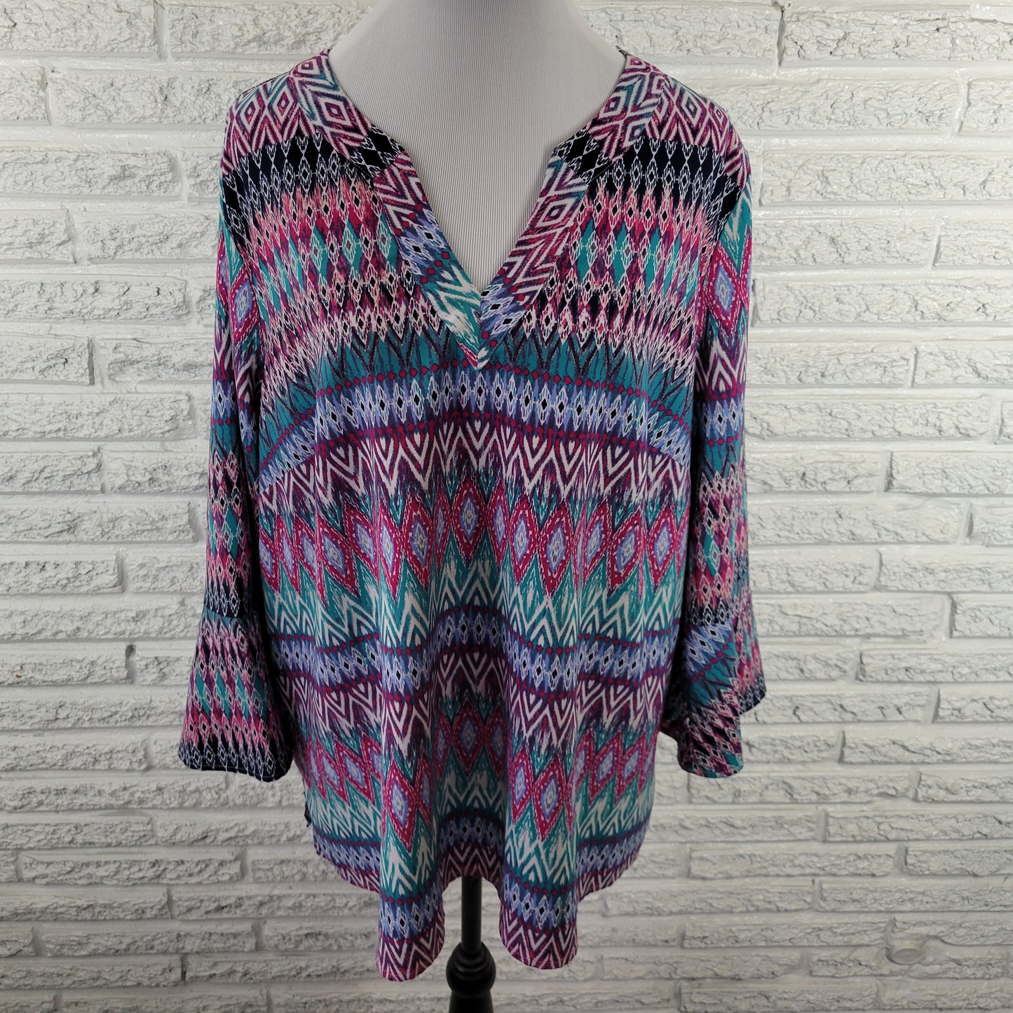 Kim Rogers 2X Plus Women's Top Multicolor Geometric V-Neck GEO288E