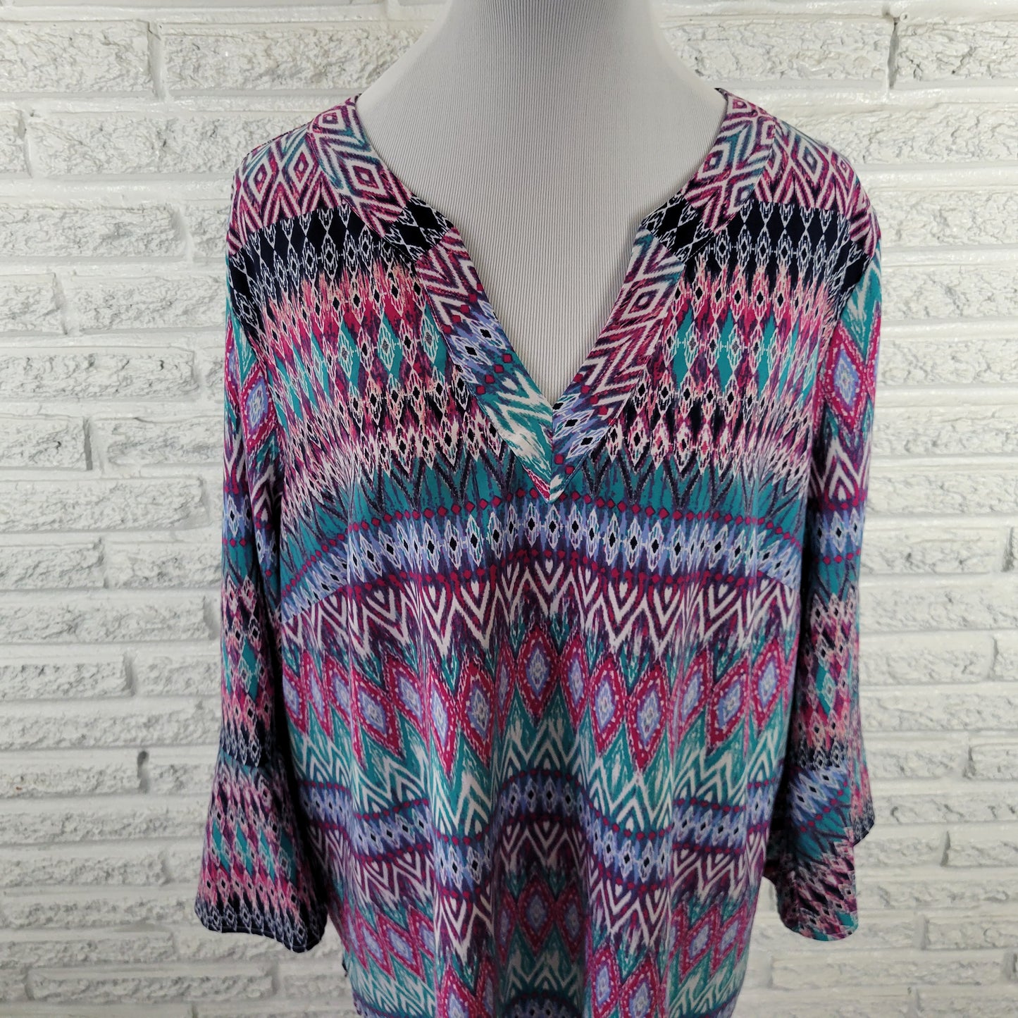 Kim Rogers 2X Plus Women's Top Multicolor Geometric V-Neck GEO288E