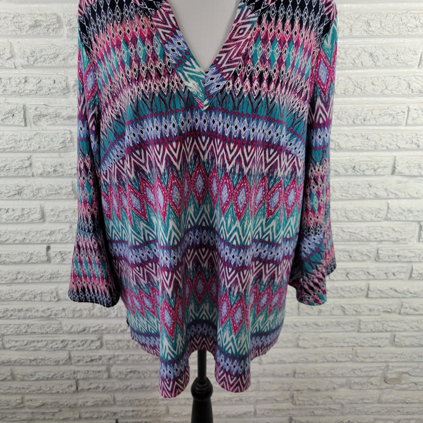 Kim Rogers 2X Plus Women's Top Multicolor Geometric V-Neck GEO288E