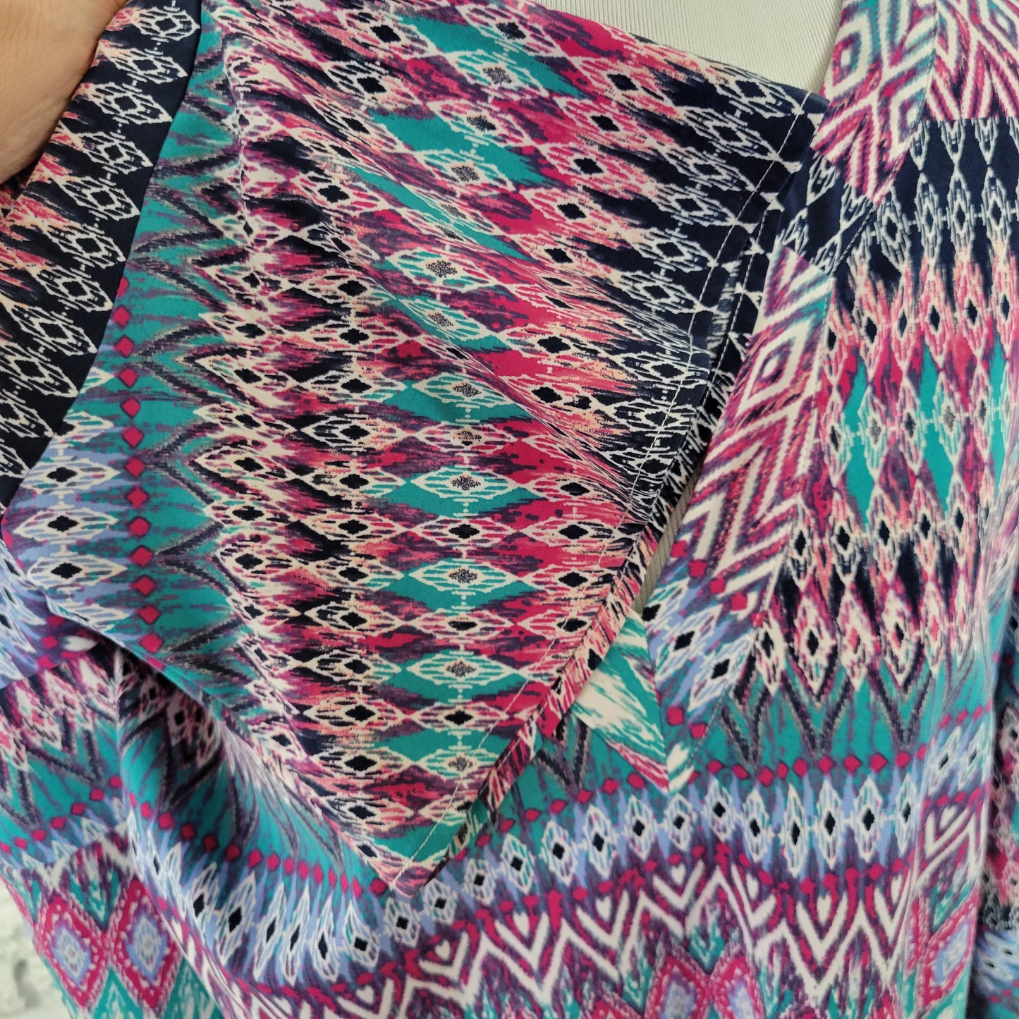 Kim Rogers 2X Plus Women's Top Multicolor Geometric V-Neck GEO288E