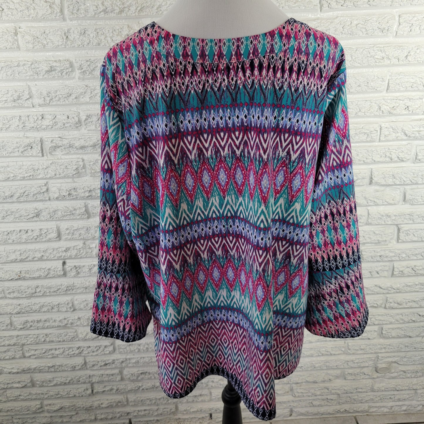 Kim Rogers 2X Plus Women's Top Multicolor Geometric V-Neck GEO288E