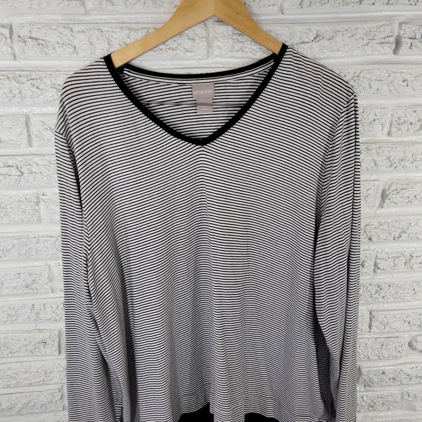 Chico's XXL (Size 4) Black White Striped Tunic Chiffon Hem V-Neck STR143E