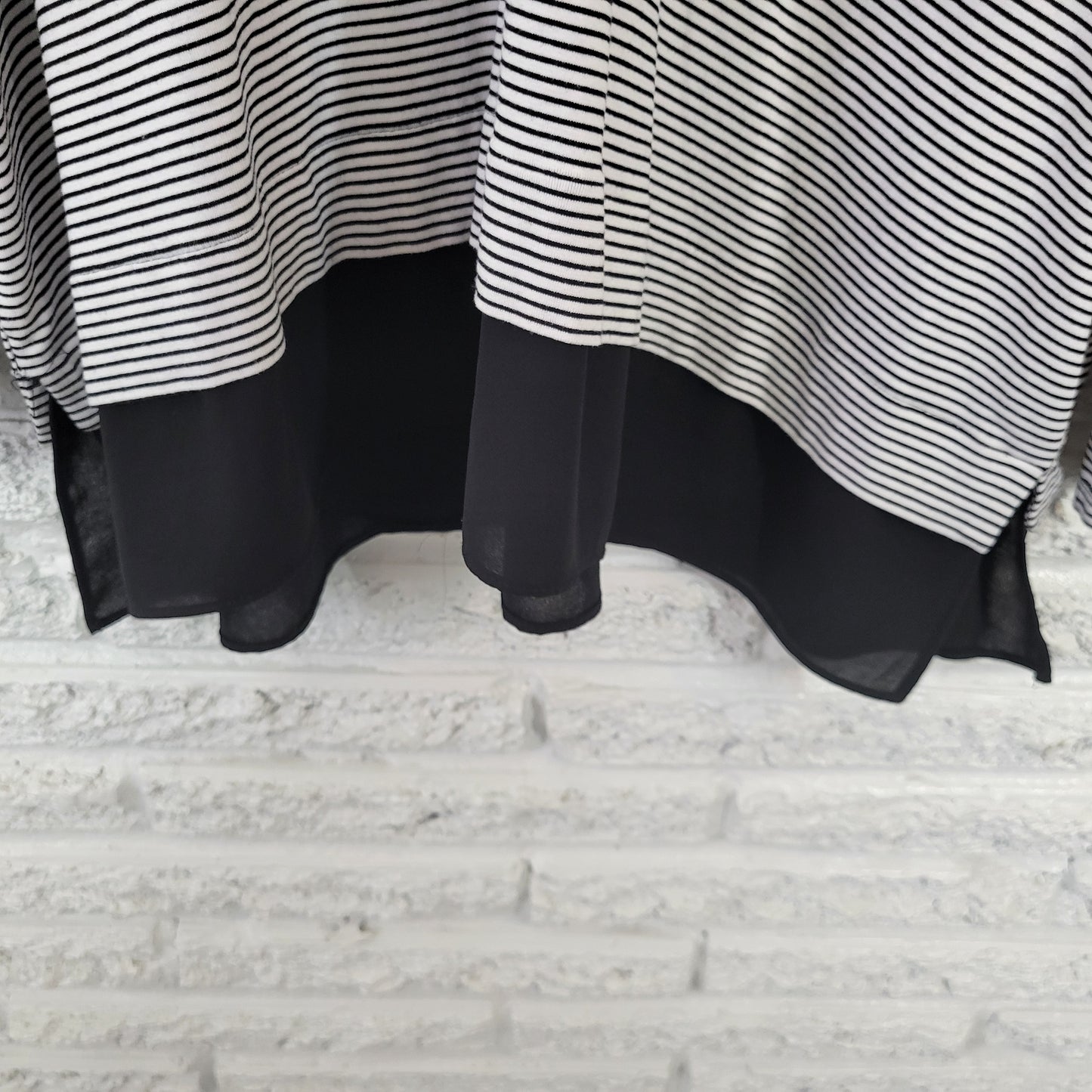 Chico's XXL (Size 4) Black White Striped Tunic Chiffon Hem V-Neck STR143E
