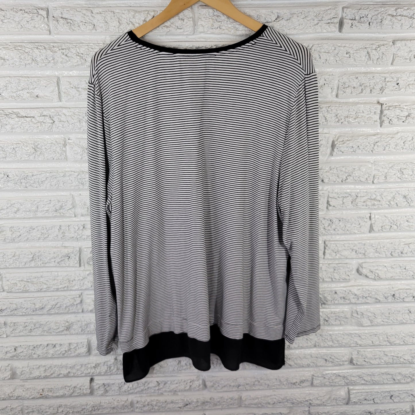Chico's XXL (Size 4) Black White Striped Tunic Chiffon Hem V-Neck STR143E