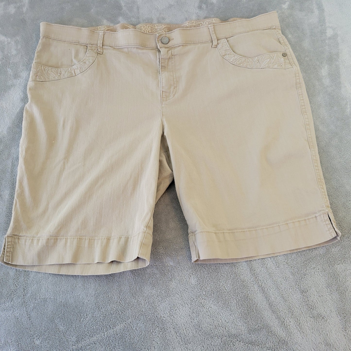 Gloria Vanderbilt 18W Beige Khaki Shorts Embroidered Studded SHO5E