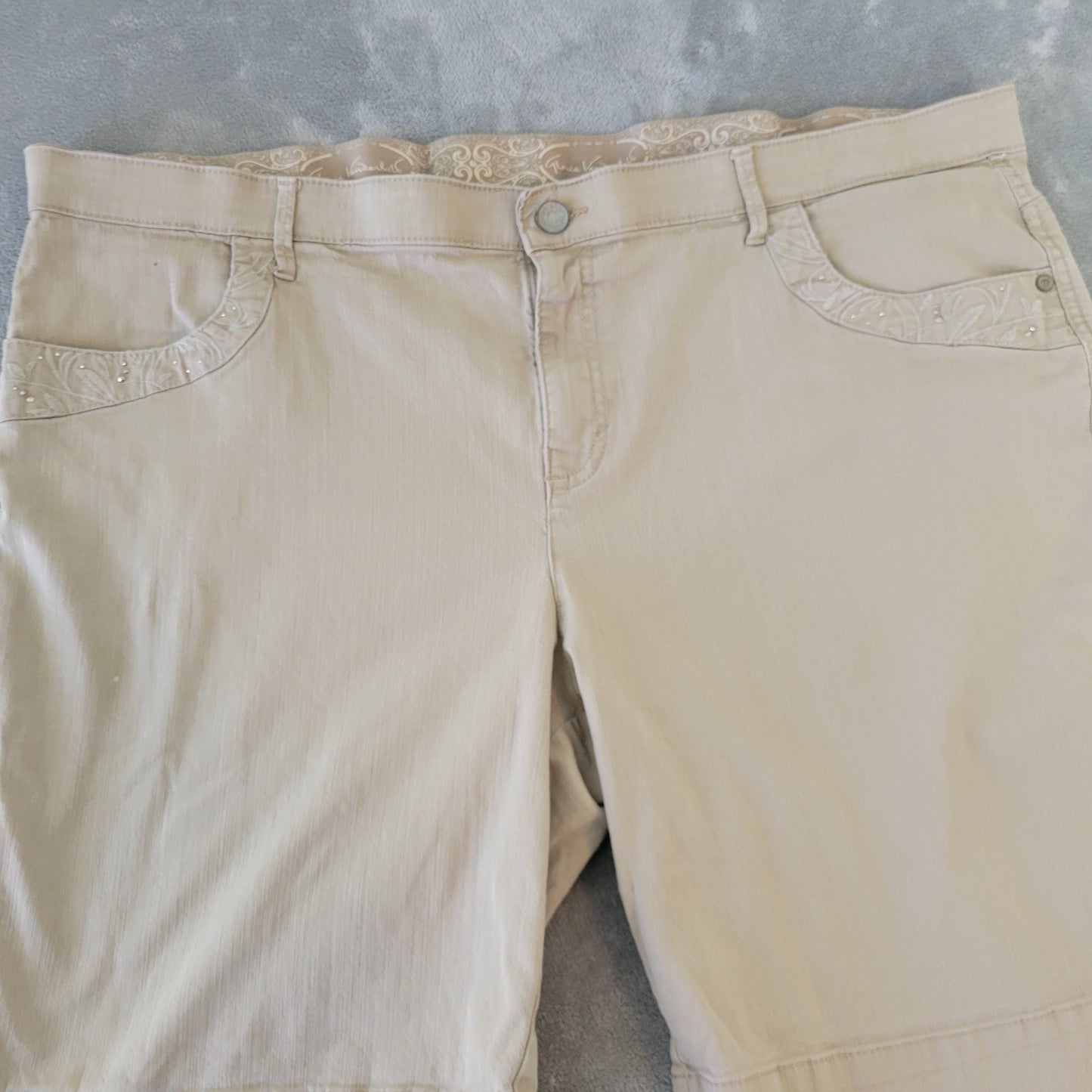 Gloria Vanderbilt 18W Beige Khaki Shorts Embroidered Studded SHO5E