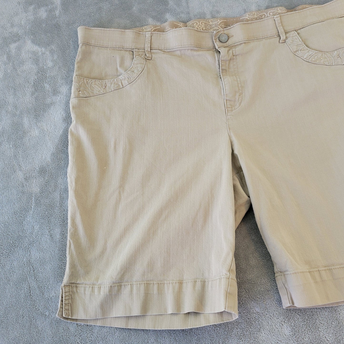 Gloria Vanderbilt 18W Beige Khaki Shorts Embroidered Studded SHO5E