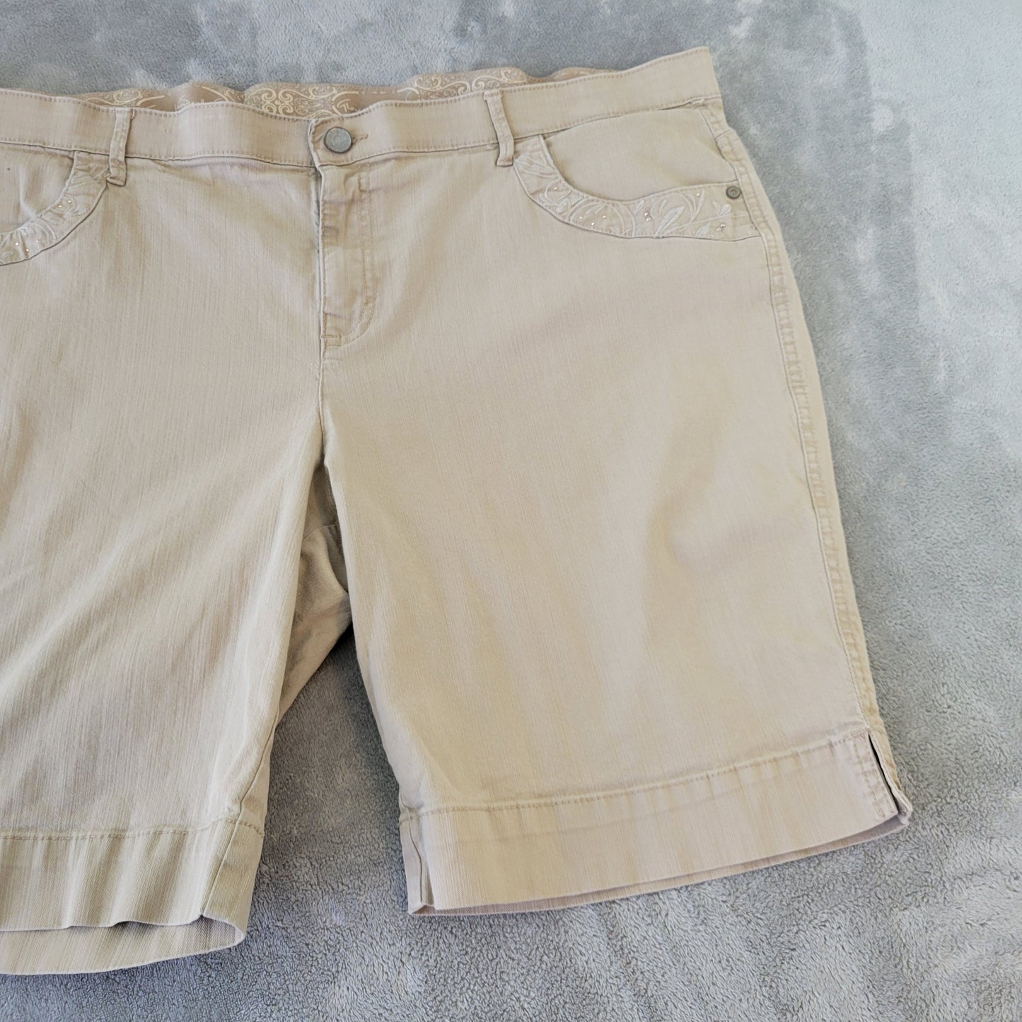 Gloria Vanderbilt 18W Beige Khaki Shorts Embroidered Studded SHO5E