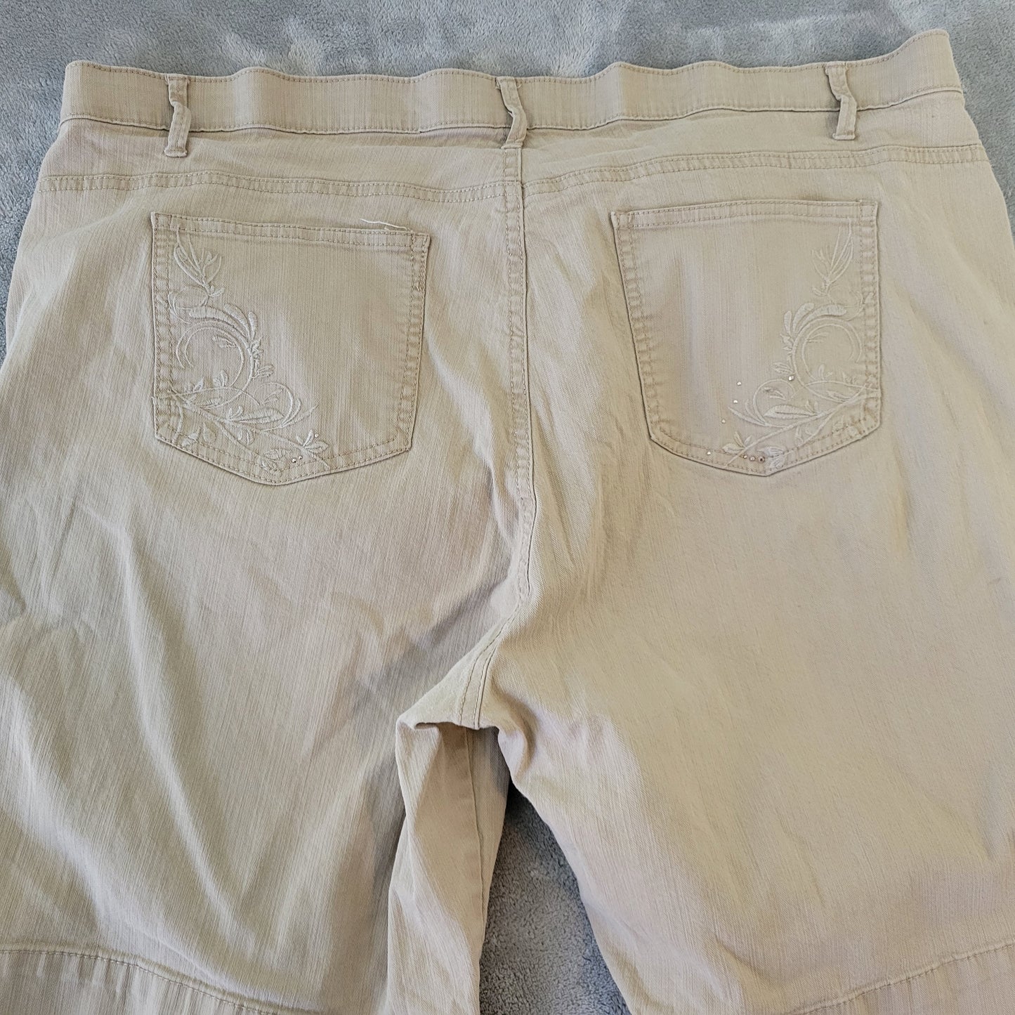 Gloria Vanderbilt 18W Beige Khaki Shorts Embroidered Studded SHO5E