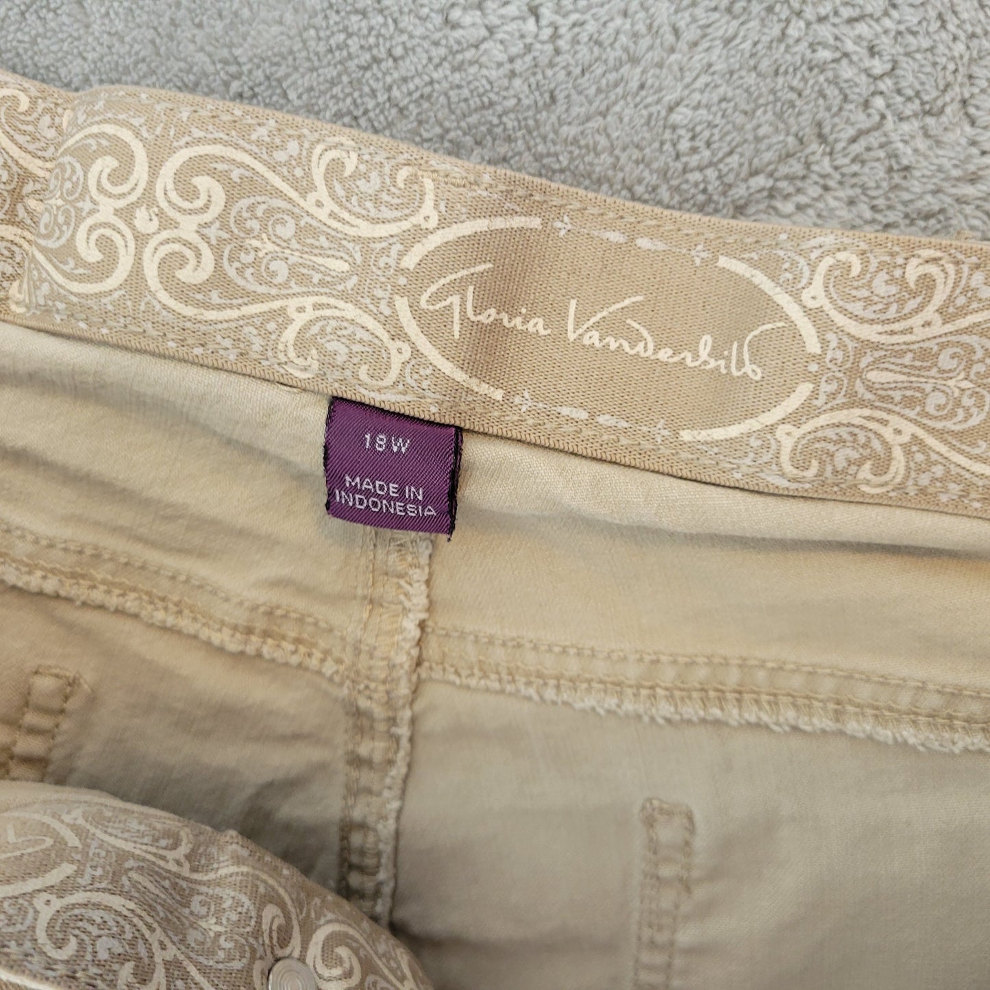 Gloria Vanderbilt 18W Beige Khaki Shorts Embroidered Studded SHO5E