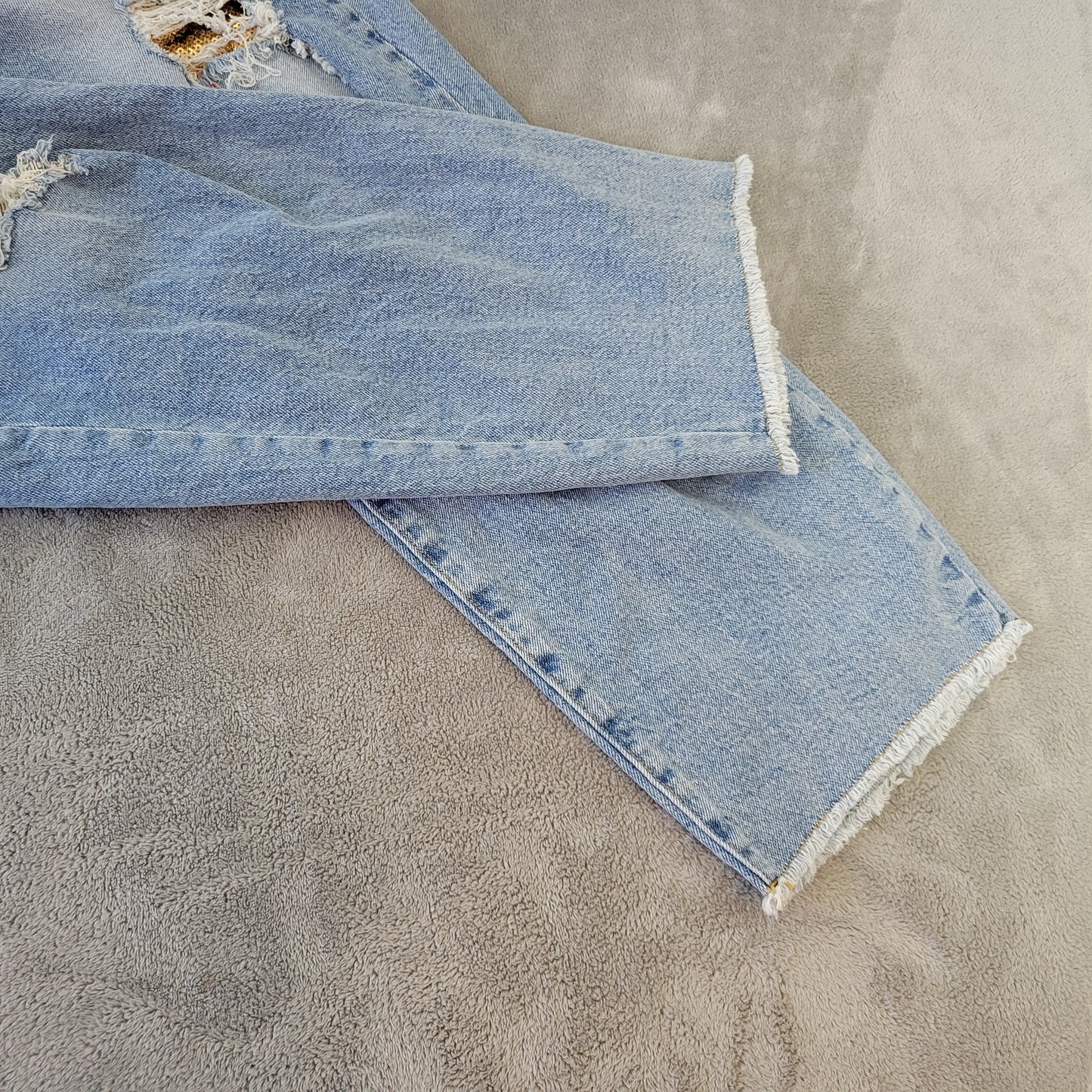 Torrid 24 Blue Distressed Cropped Jeans Sequin Accents Raw Hem Plus SL74E
