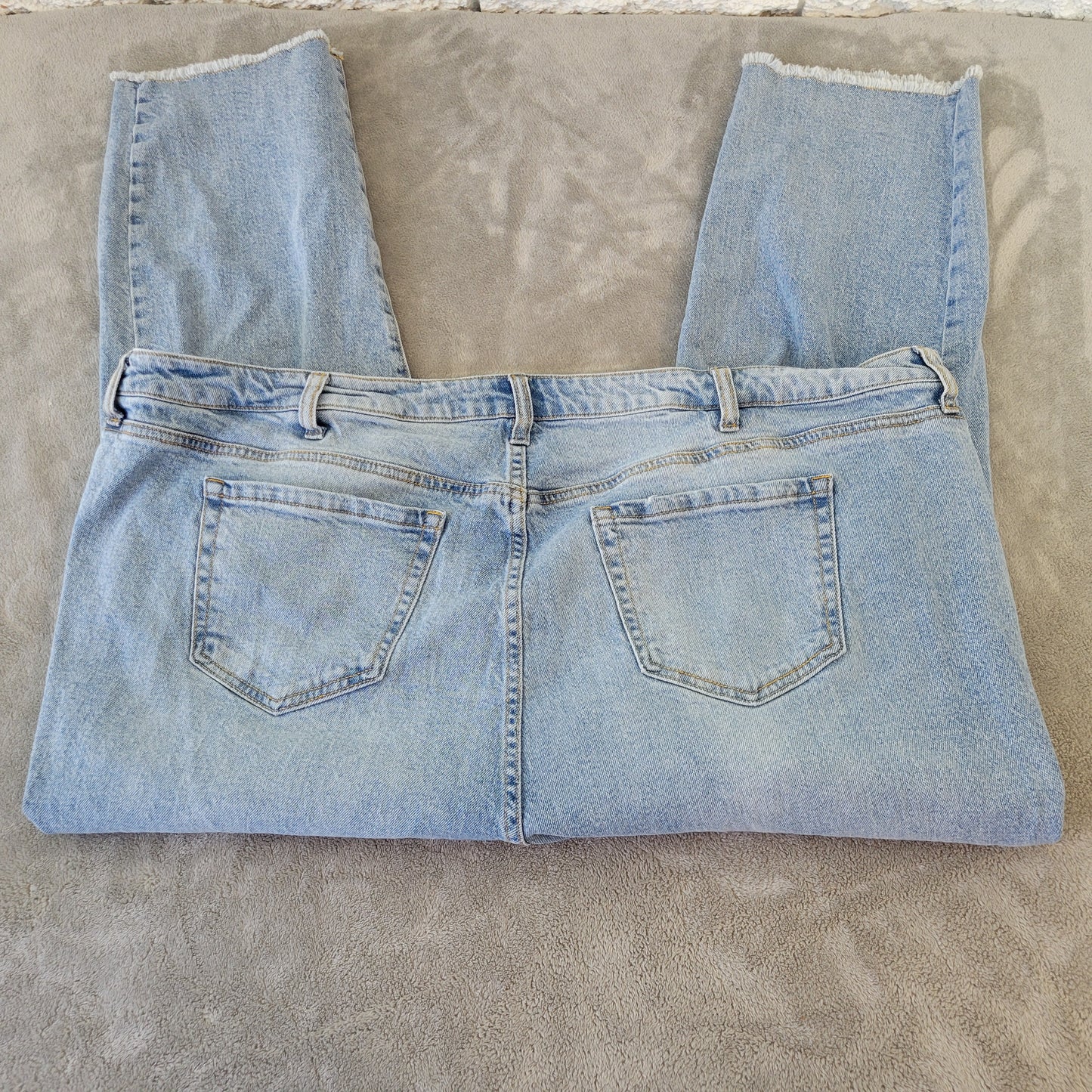 Torrid 24 Blue Distressed Cropped Jeans Sequin Accents Raw Hem Plus SL74E