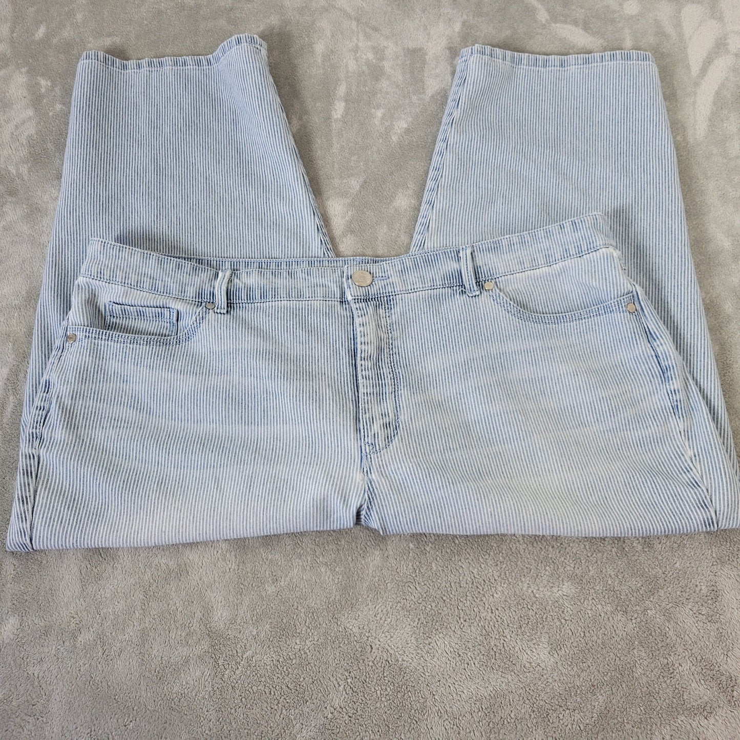 Gloria Vanderbilt Women's 18 Capri Jeans Blue White Striped Stretch STR200E