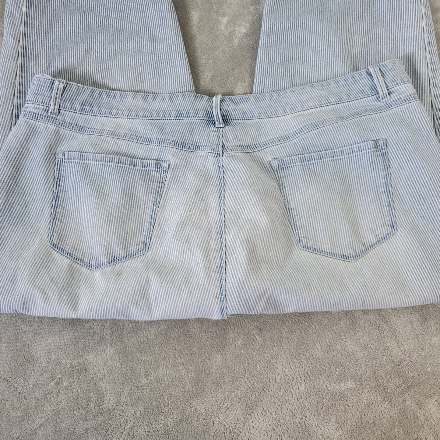 Gloria Vanderbilt Women's 18 Capri Jeans Blue White Striped Stretch STR200E