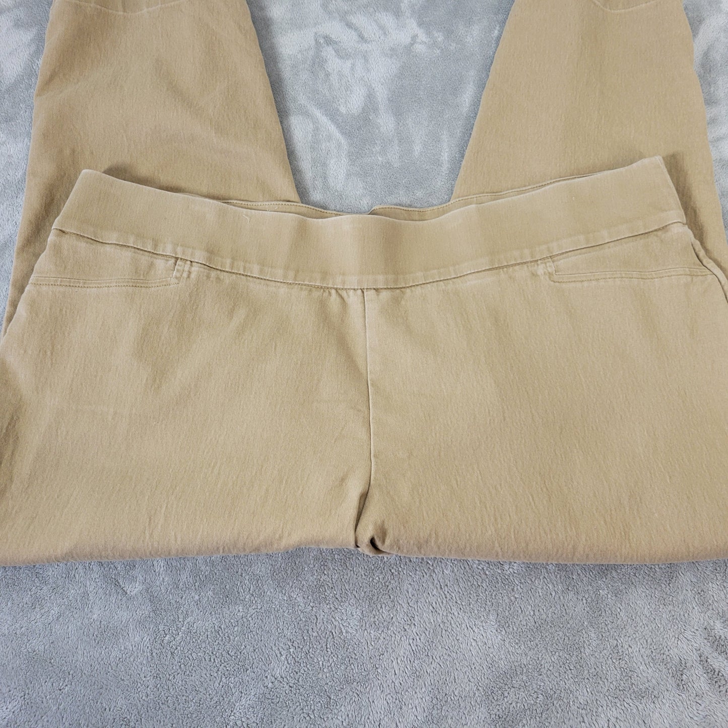 St. John's Bay Women's 22W Capri Pants Tan Khaki Cotton Pull On BRO51E
