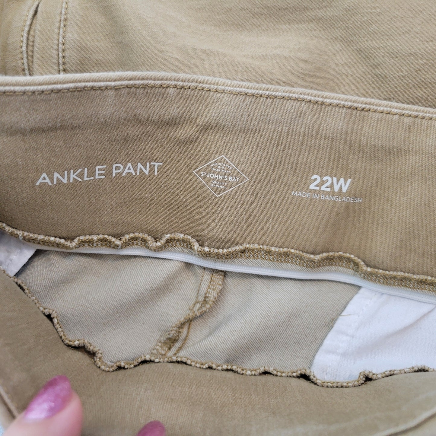 St. John's Bay Women's 22W Capri Pants Tan Khaki Cotton Pull On BRO51E