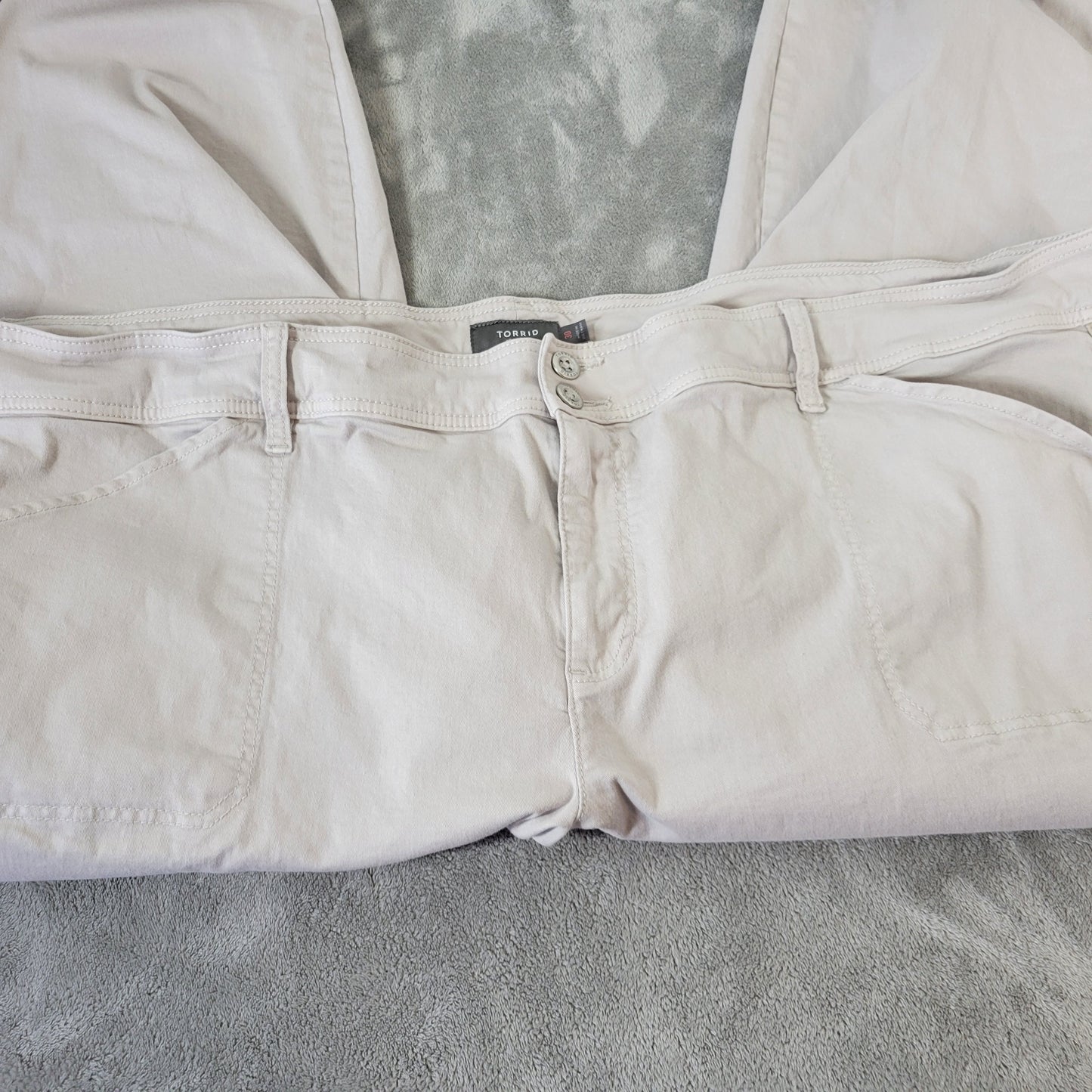 Torrid 30 Jeans Feel the Fit Capri Off White Denim Tuxedo Stripe Stretch CAP24E