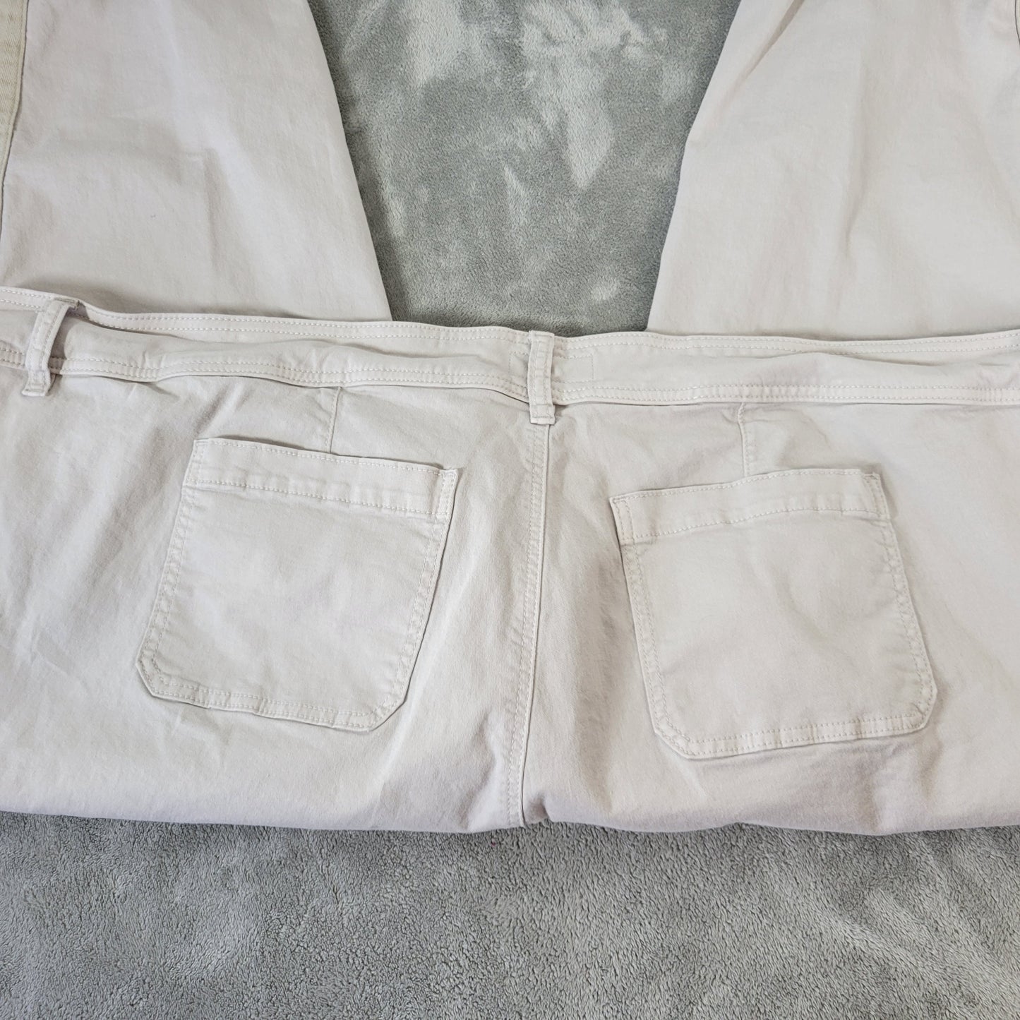 Torrid 30 Jeans Feel the Fit Capri Off White Denim Tuxedo Stripe Stretch CAP24E