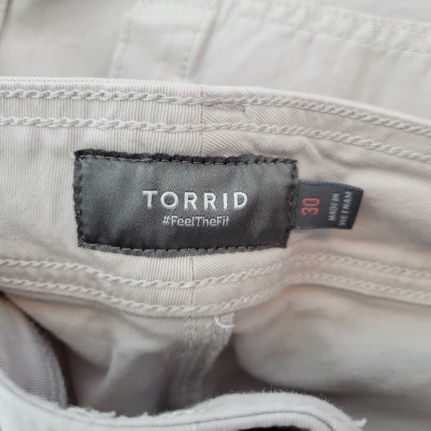 Torrid 30 Jeans Feel the Fit Capri Off White Denim Tuxedo Stripe Stretch CAP24E