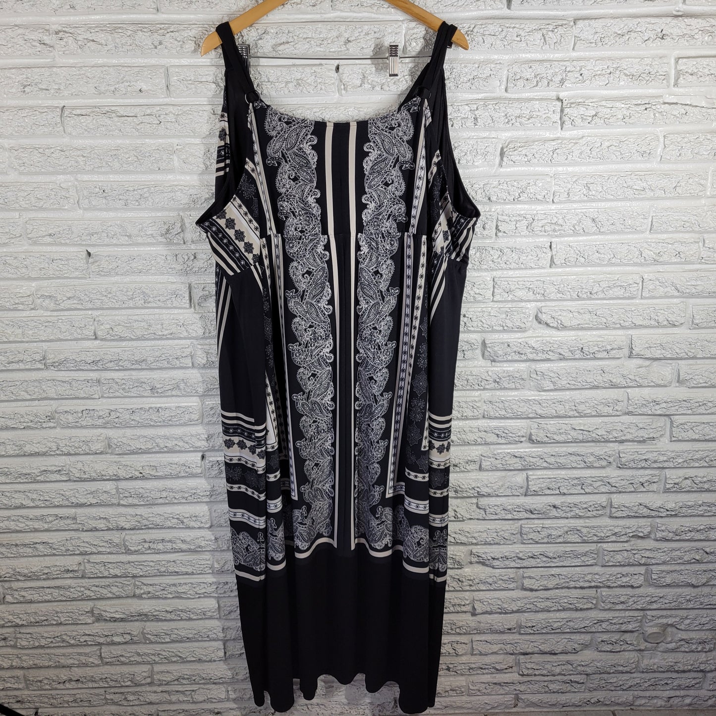 Catherines Womens 5X 34W 36W Plus Dress Black White Paisley Sleeveless PAI16E