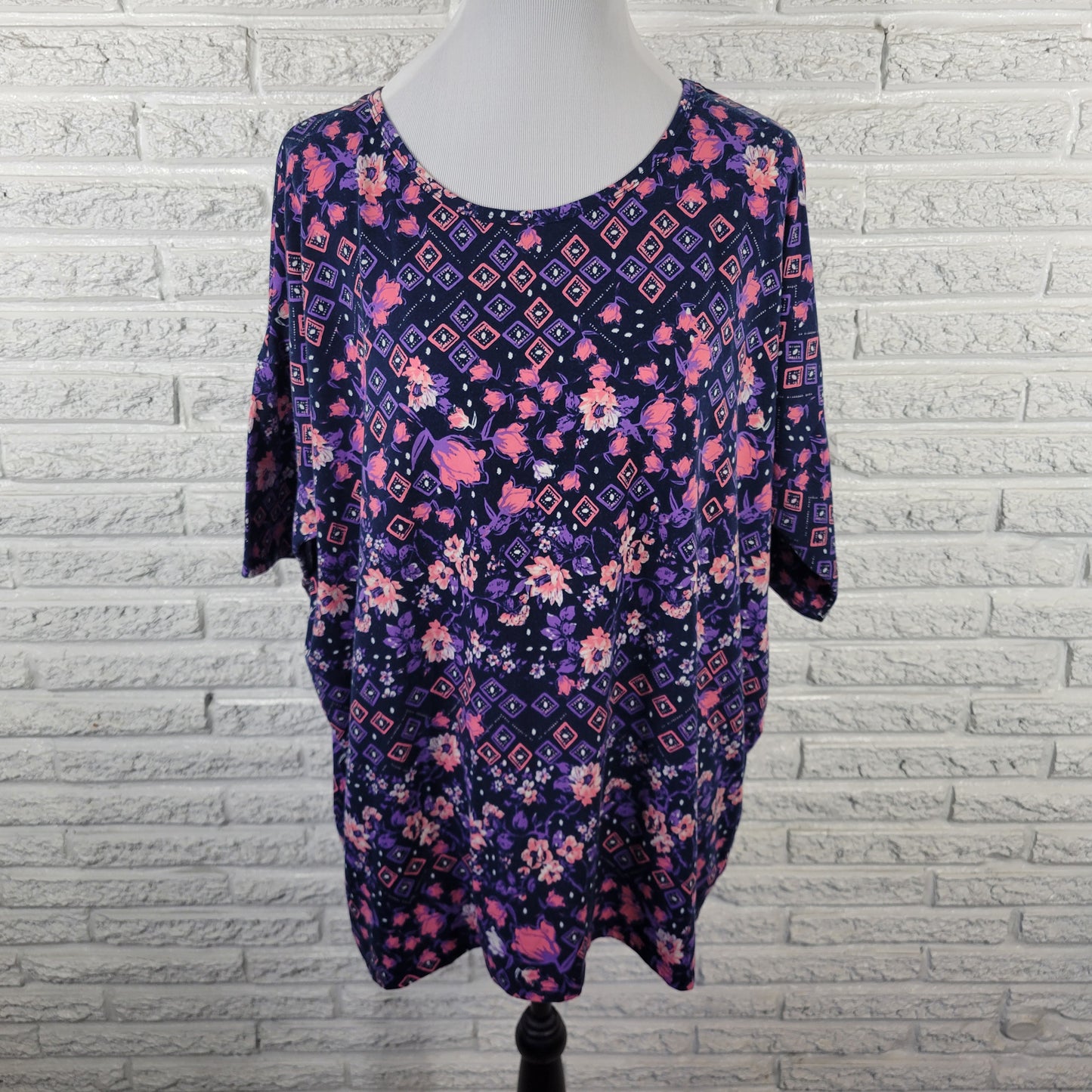 LuLaRoe Womens 2XL Plus Tunic T-Shirt Blue Pink Floral Asymmetric FLO217E
