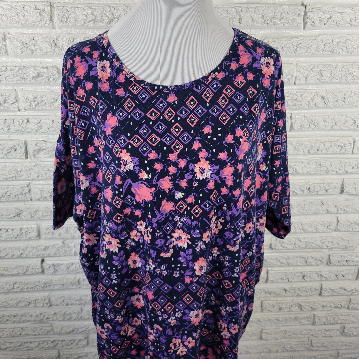 LuLaRoe Womens 2XL Plus Tunic T-Shirt Blue Pink Floral Asymmetric FLO217E