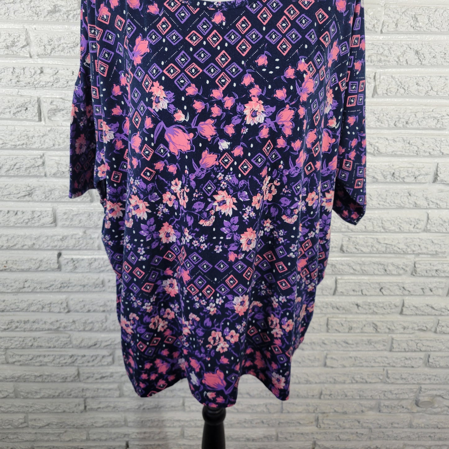 LuLaRoe Womens 2XL Plus Tunic T-Shirt Blue Pink Floral Asymmetric FLO217E