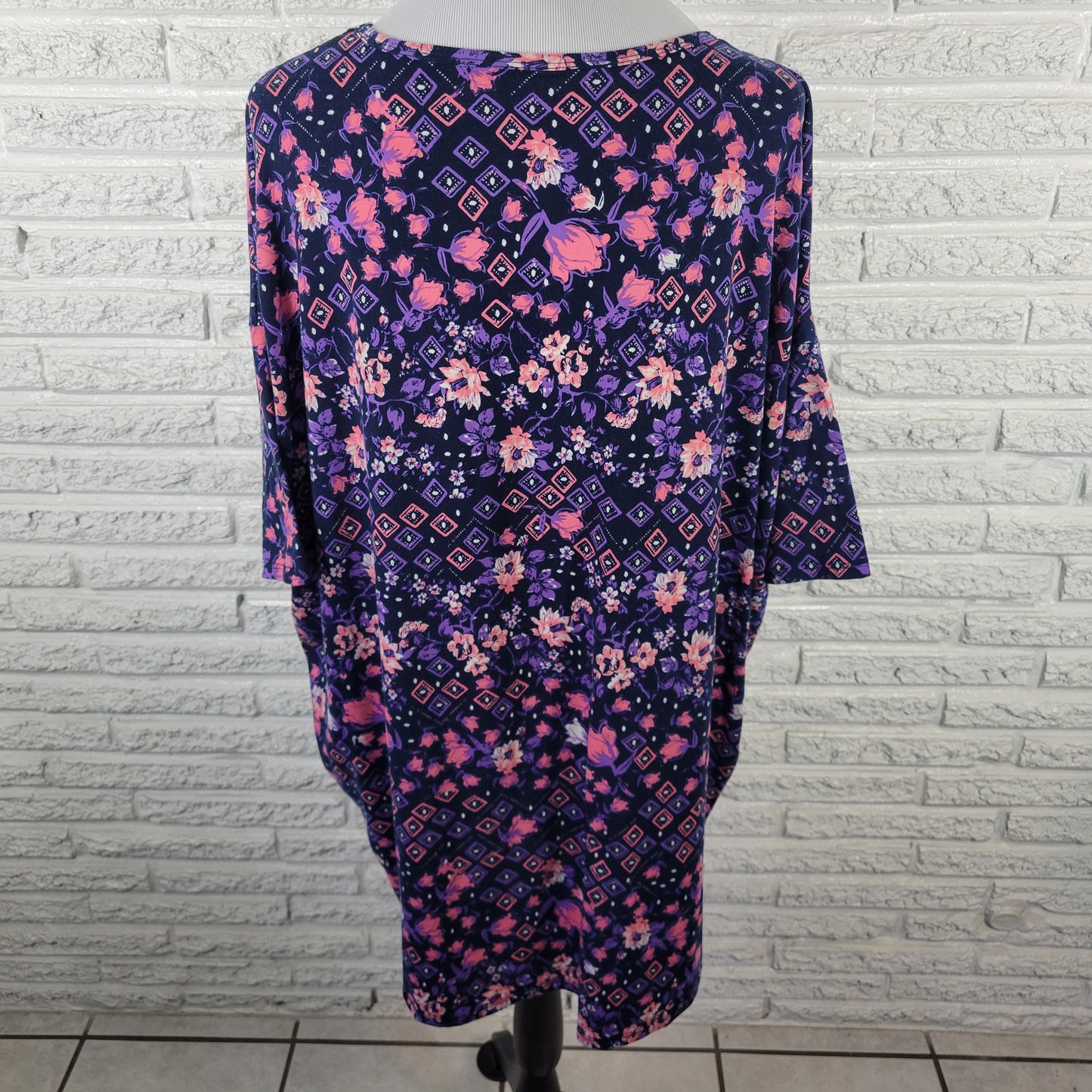LuLaRoe Womens 2XL Plus Tunic T-Shirt Blue Pink Floral Asymmetric FLO217E
