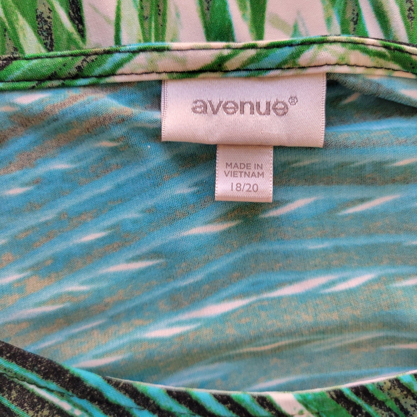 Avenue Womens 18/20 Plus Green Blue Leaf Print Batwing Sleeve Blouse  Top WAT20E