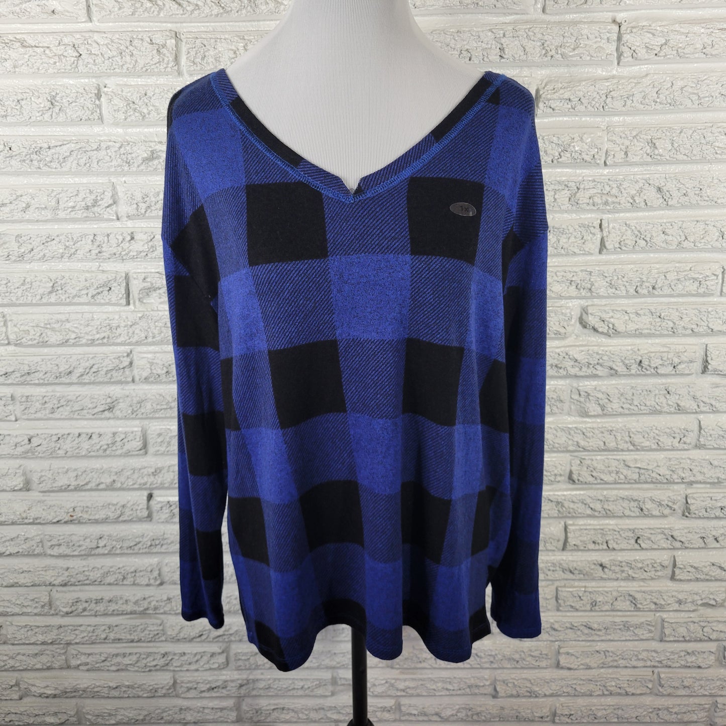 Maurices 24/7 Womens 1X Plus Blue Black Plaid V-Neck Long Sleeve Top PLA44E