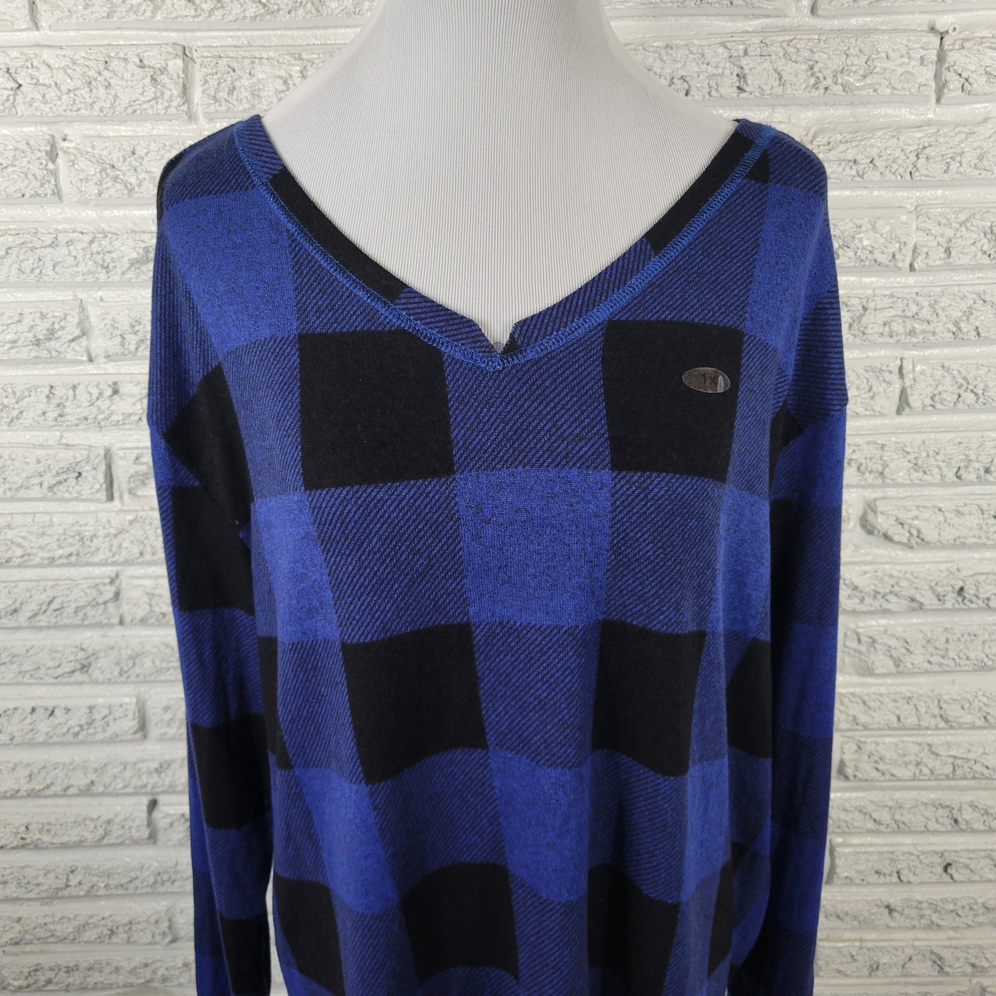 Maurices 24/7 Womens 1X Plus Blue Black Plaid V-Neck Long Sleeve Top PLA44E